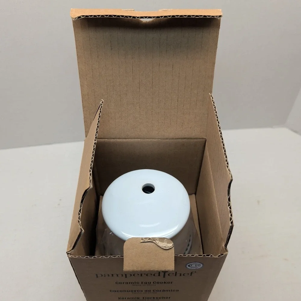 Pampered Chef Ceramic Egg Cooker 1529 White with Silicone Sleeve and Lid